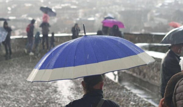 Meteo, ancora maltempo con temporali e piogge intense al Centro-Sud: da domenica torna il sole