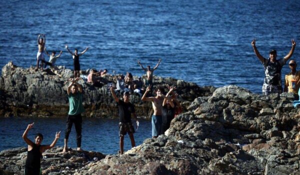 Migranti, Ue propone riforma Frontex: 30mila agenti e regia su rimpatri