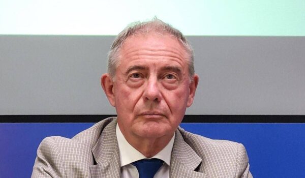 Caro carburanti, Urso: “Al lavoro per proroga price cup tempo necessario”