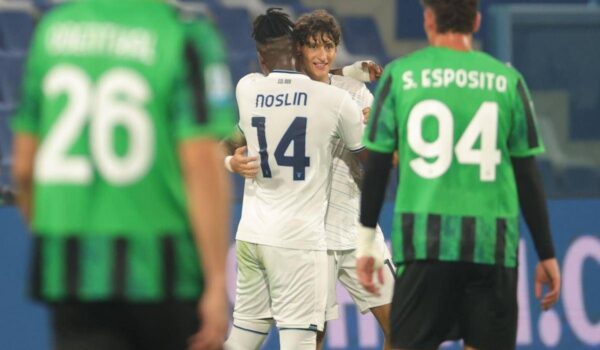 Due gol convalidati dopo check del Var e un rosso: caos in Sassuolo-Lazio