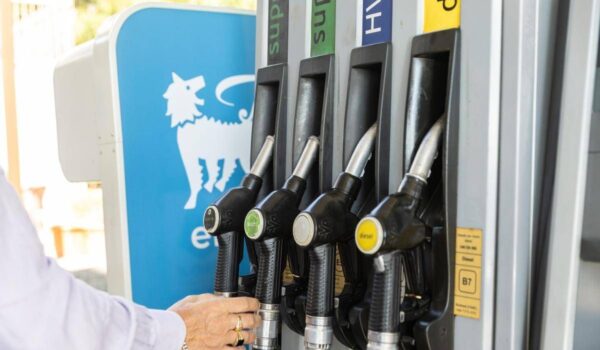 Eni estende il tetto al prezzo dei carburanti per tutto l’anno