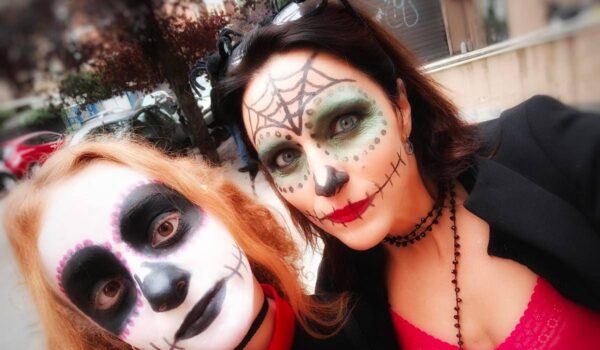 Halloween, trucchi e maschere possono danneggiare la pelle: ecco i rischi
