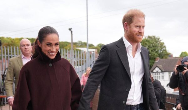 Harry e Meghan nel Regno Unito, la prima uscita a Nottingham