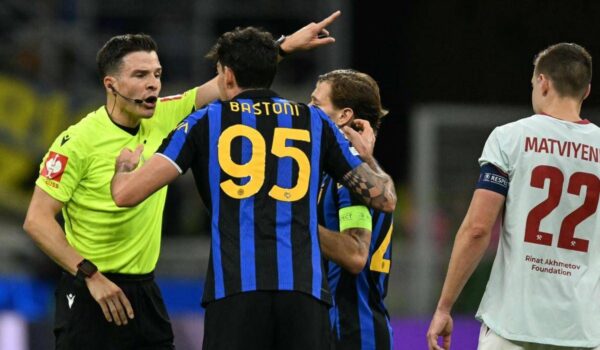 Inter-Shakhtar, nerazzurri in dieci al 68’: Bastoni espulso dopo due gialli in due minuti