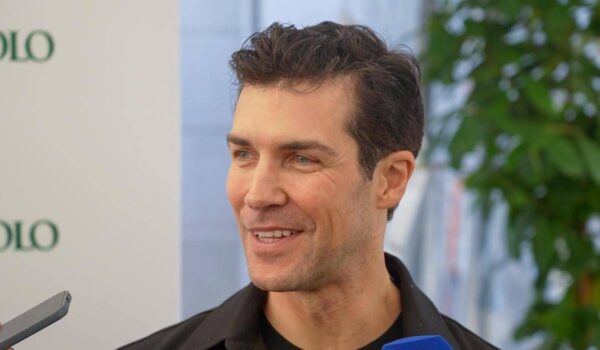 Intesa Sanpaolo, Roberto Bolle: “Sostenerci, prenderci ‘per mano’ è un gesto rivoluzionario oggi”
