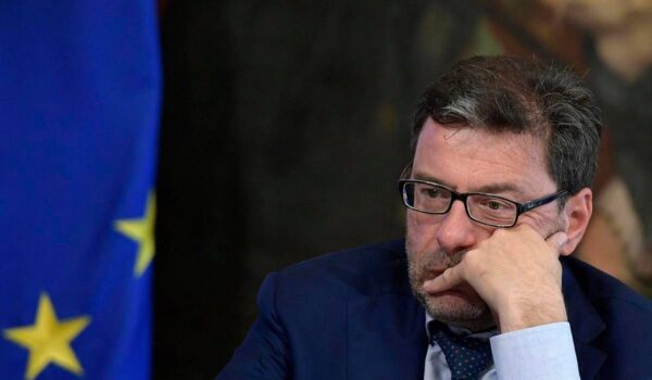 Manovra 2027, verso flat tax per neoassunti under 35 e fondo pensioni. Salta il taglio Irpef per il ceto medio