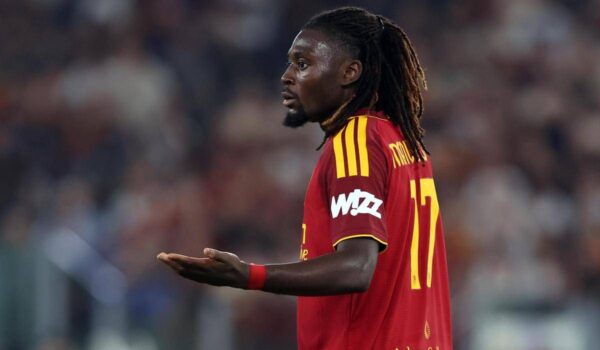 Roma in ansia per Koné: si accascia in campo al 16’, entra Pisilli