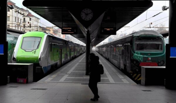 Sciopero 30 ottobre, trasporti a rischio nonostante precettazione: disagi per treni, bus, metro e Tpl