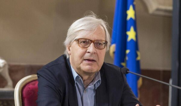 Sgarbi, condizioni stabili dopo tracheostomia: resta in terapia intensiva
