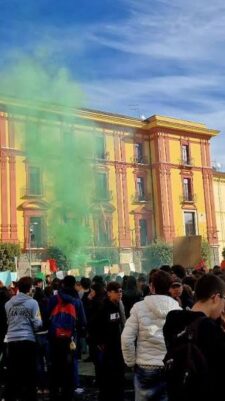 Pavia, “corteo contro il carovita”: studenti e lavoratori nelle strade del centro
