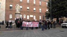 Pavia, gli studenti scendono in piazza per chiedere più investimenti nella scuola